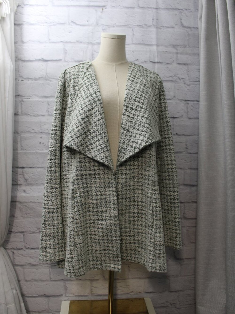 Mo-Ka Plus 2X Green White Treed Open Front Waterfall Draped Lapel Jacket